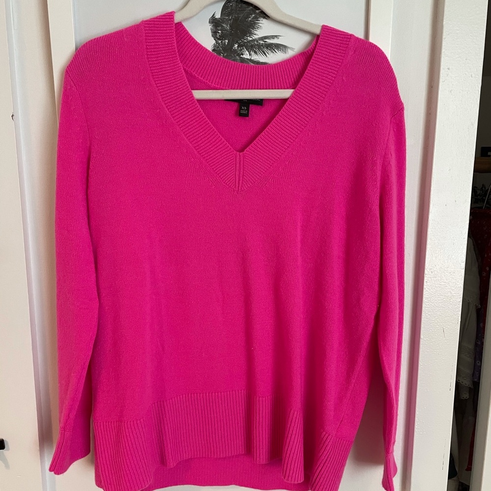 Super cute banana republic sweater!!